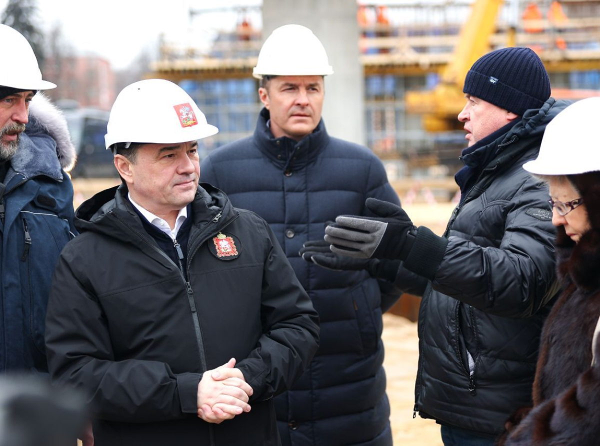 Губернатор Московской области проверил ход реконструкции Октябрьского проспекта в Люберцах