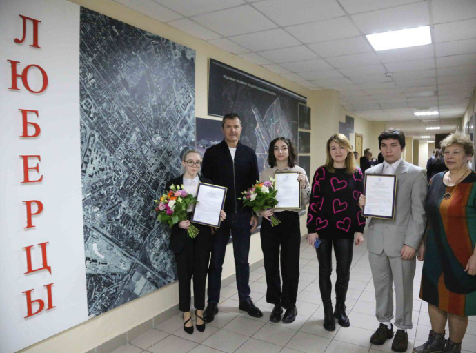 Трём детям-сиротам вручили жилищные сертификаты в Люберцах