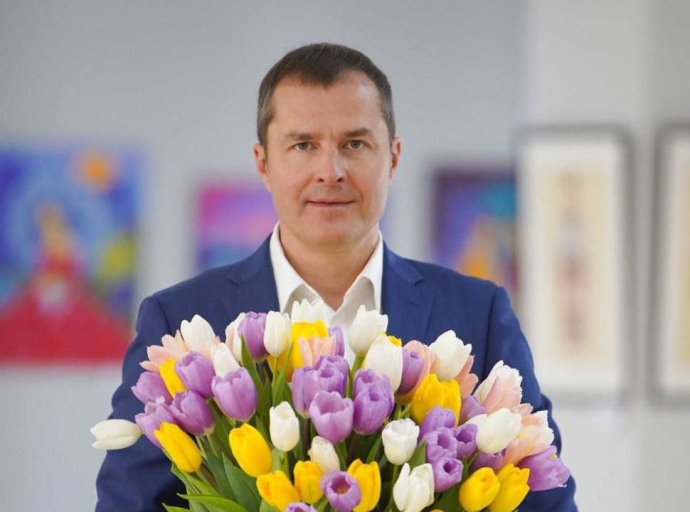 Глава Владимир Волков поздравил люберецких женщин с 8 марта