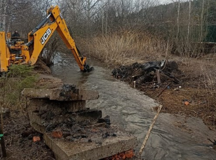 Расчистили русло реки Македонки в Люберецком округе