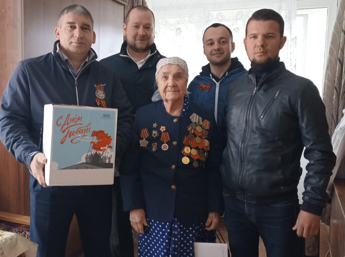 Депутаты организовали праздничный концерт для ветерана Великой Отечественной войны в Люберцах