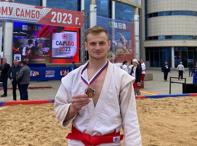 Иван Захаров из Люберец завоевал бронзу на Чемпионате России по пляжному самбо в Оренбурге