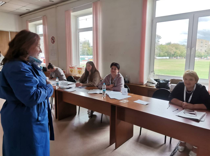Председатель местного отделения Союза женщин России пообщалась с избирателями