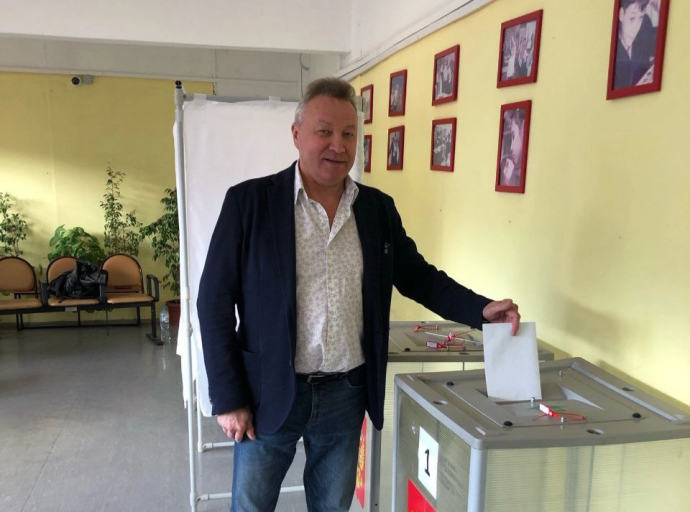 Члены Общественной палаты голосуют на выборах в Люберцах