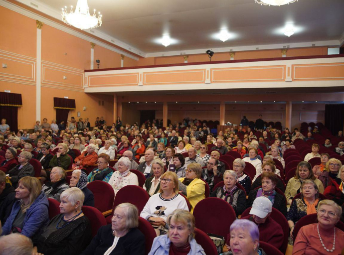Пожилых люберчан поздравили в городском ДК