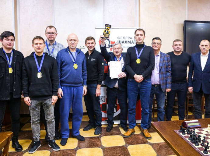 Чемпион мира Сергей Карякин наградил люберецких шахматистов за 1-е место в Подмосковье