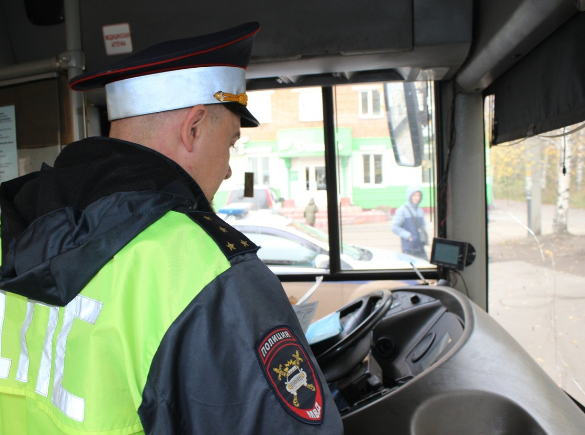 Автоинспекторы проверяют автобусы в Люберцах до 19 ноября