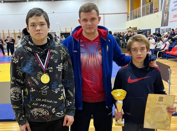 Две золотые медали привезли из Санкт-Петербурга люберецкие борцы