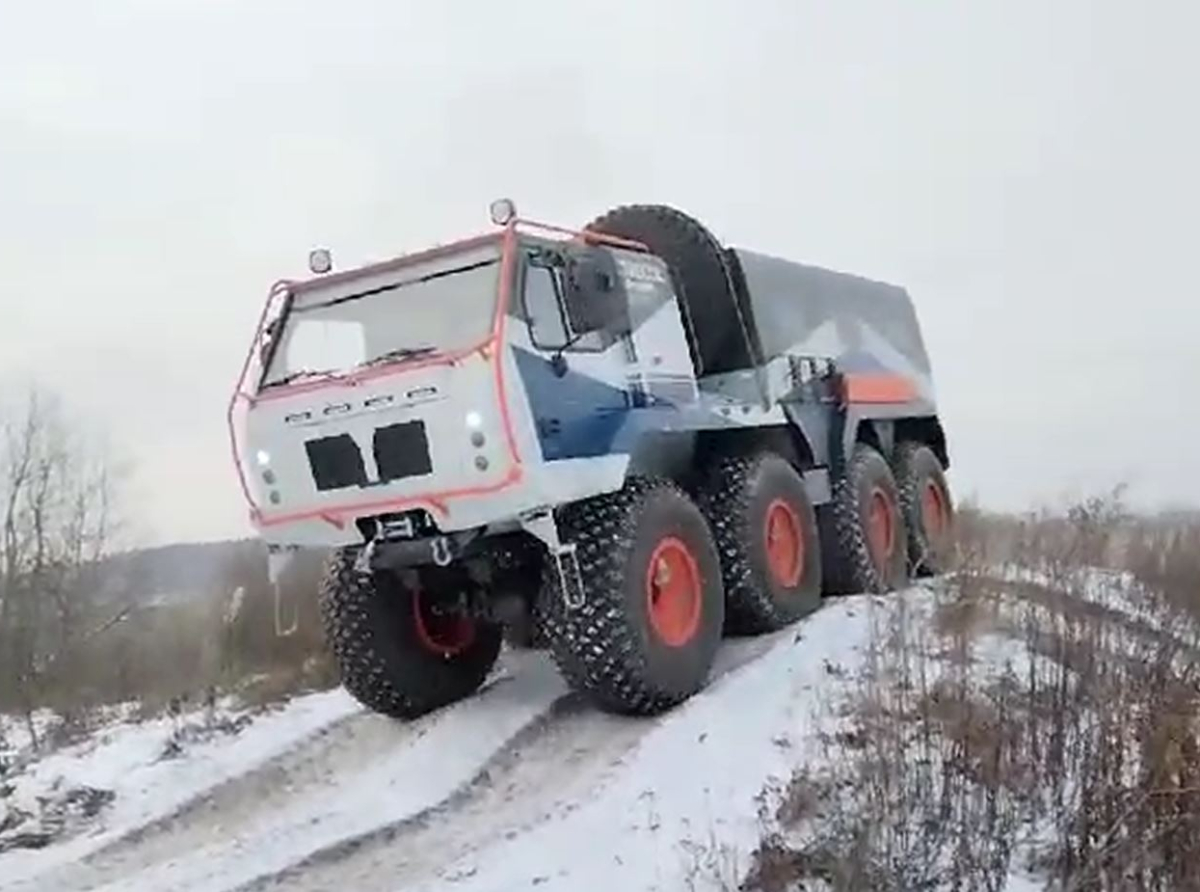 Люберецкая компания «Трэкол" представила свой новый вездеход "Арктика 8х8"