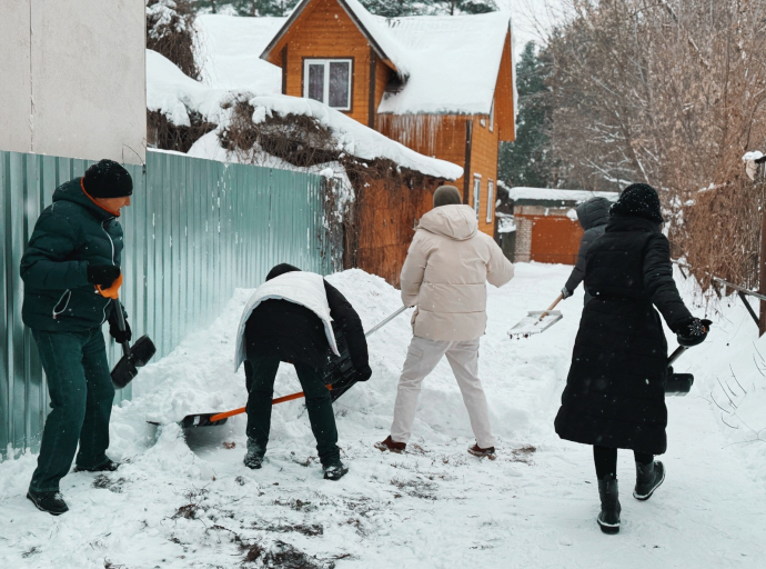 Молодогвардейцы из Люберец помогли в очистке от снега трём семьям мобилизованных