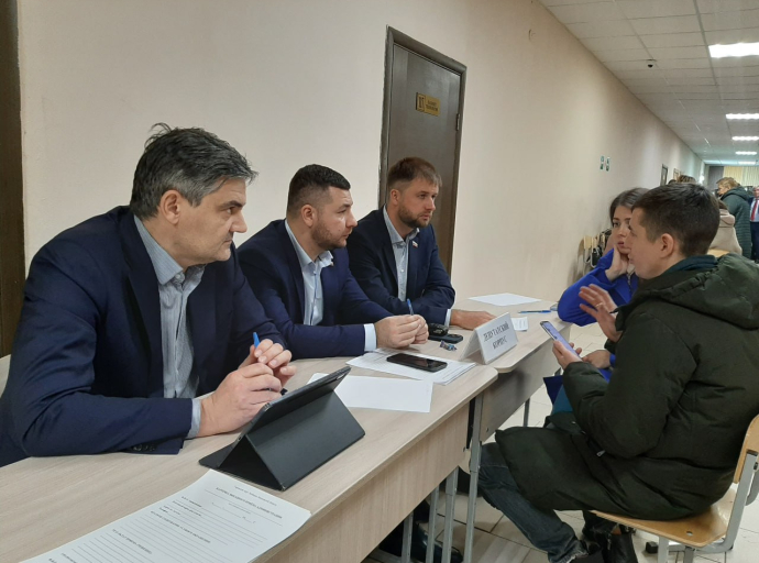 Депутаты приняли участие во встрече с жителями в формате выездной администрации в Краскове