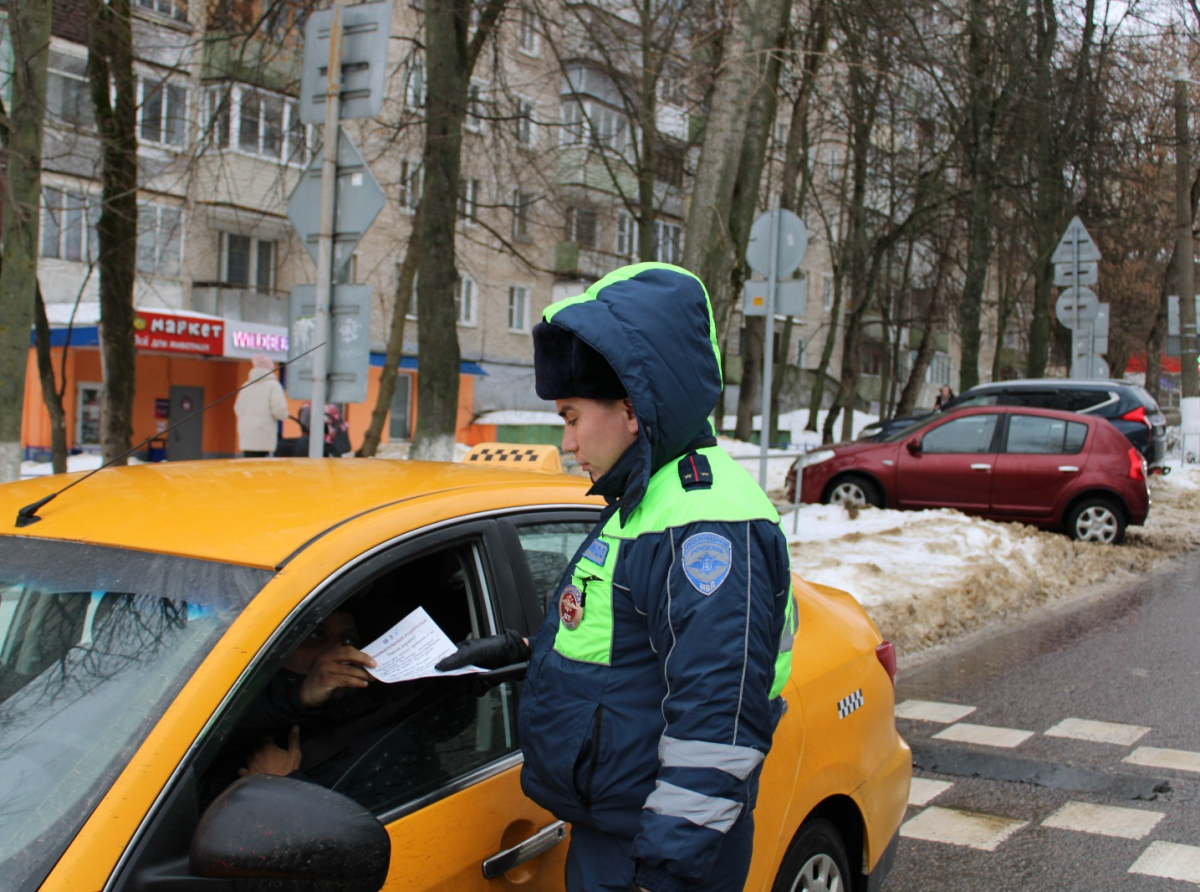 Люберецкая Госавтоинспекция проводит проверку соблюдения ПДД РФ таксистами