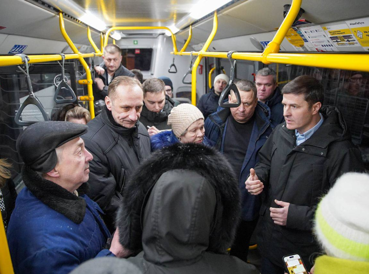 Встреча администрации с жителями прошла в Токарёво в автобусах