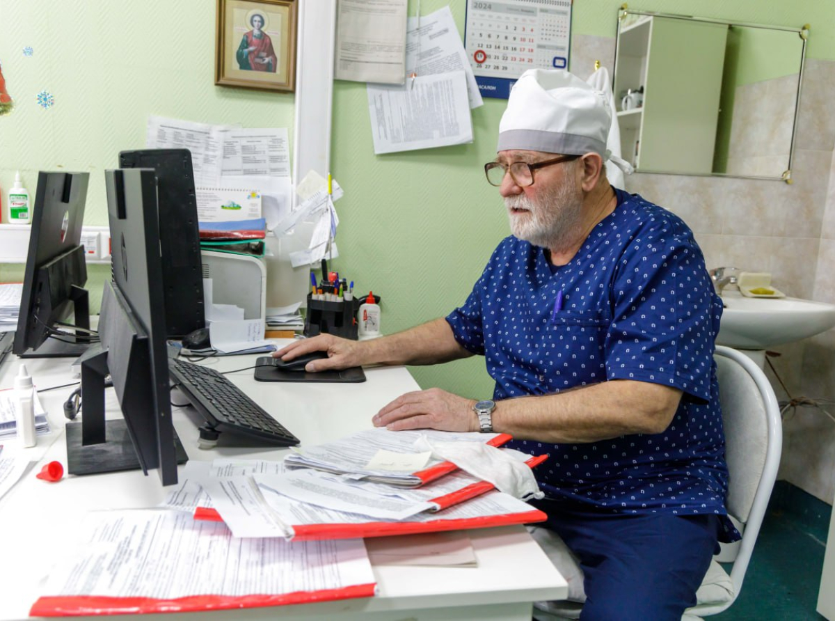 Люберецкому хирургу Виктору Веселкову исполнилось 70 лет и он продолжает работать