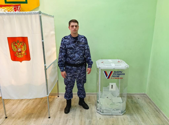 Сотрудники Росгвардии обеспечивают безопасность на выборах президента в Люберецком округе