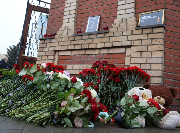 Стихийный мемориал организовался в Люберцах в память о жертвах теракта 22 марта
