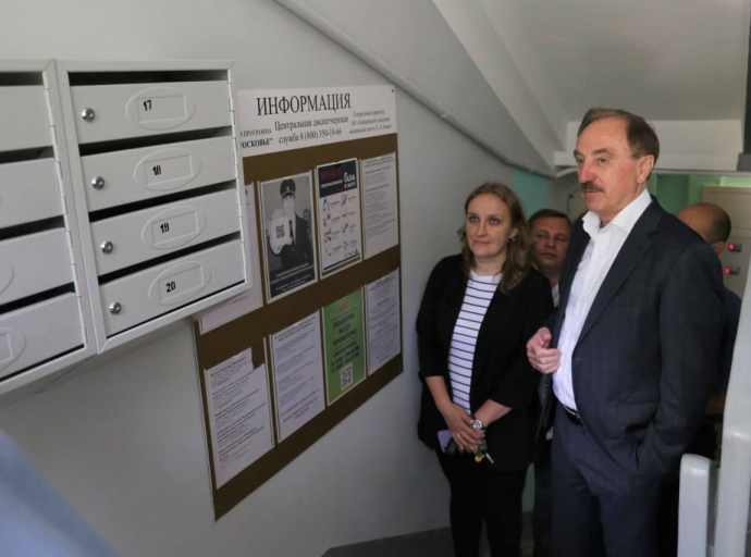 Депутаты Люберец оценили ремонт 4-х подъездов жилого дома