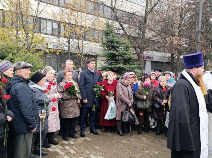 Состоялось возложение цветов к памятнику репрессированным в Люберцах 