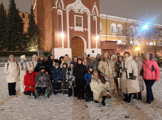 Новогоднее настроение подарила поездка по вечерней Москве активистам из Люберец