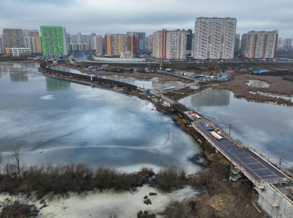 Продолжаются работы по сборке пролетов моста «Дружба» в Люберцах