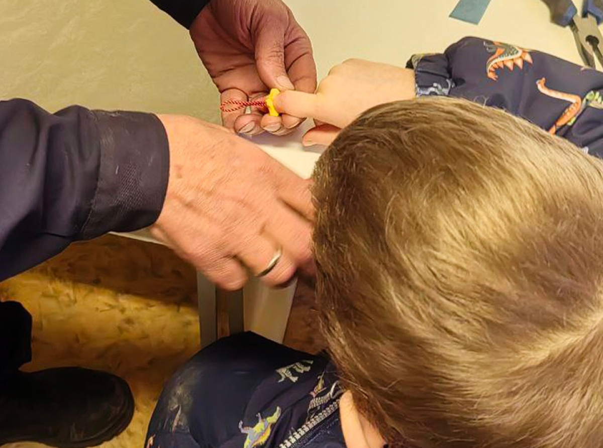 Люберецкие спасатели помогли ребенку вытащить из детали конструктора застрявший палец