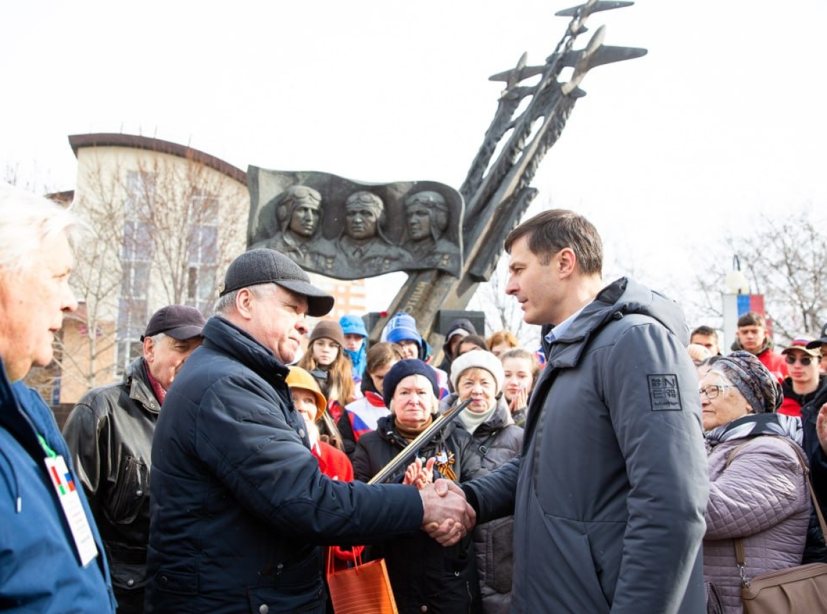 Владимир Волков вместе с делегацией из Беларуси возложил цветы к памятнику «Три Ивана» в Люберцах