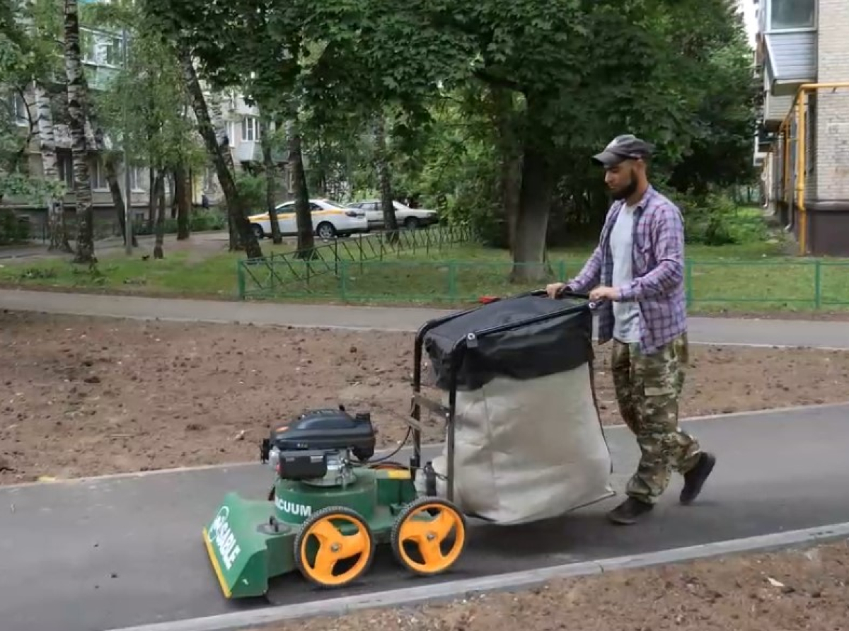 Ручные пылесосы для уборки улиц поступили в Люберцы