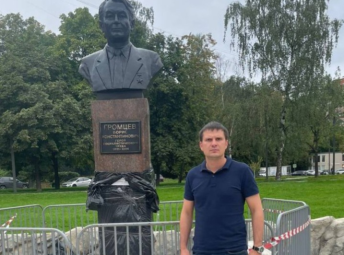 Депутаты Совета депутатов г.о. Люберцы из Дзержинского помогли благоустройству сквера