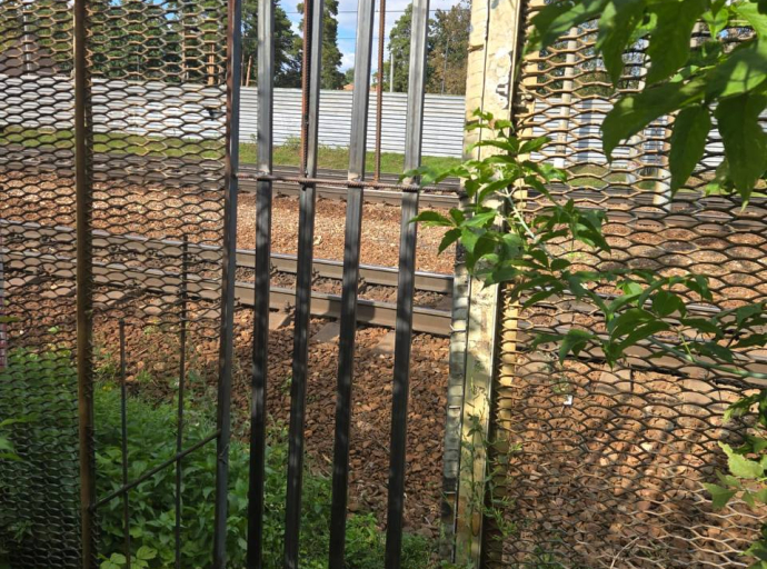 Более 180 проломов в ограждениях вдоль железнодорожных путей устранили в Люберцах с начала года