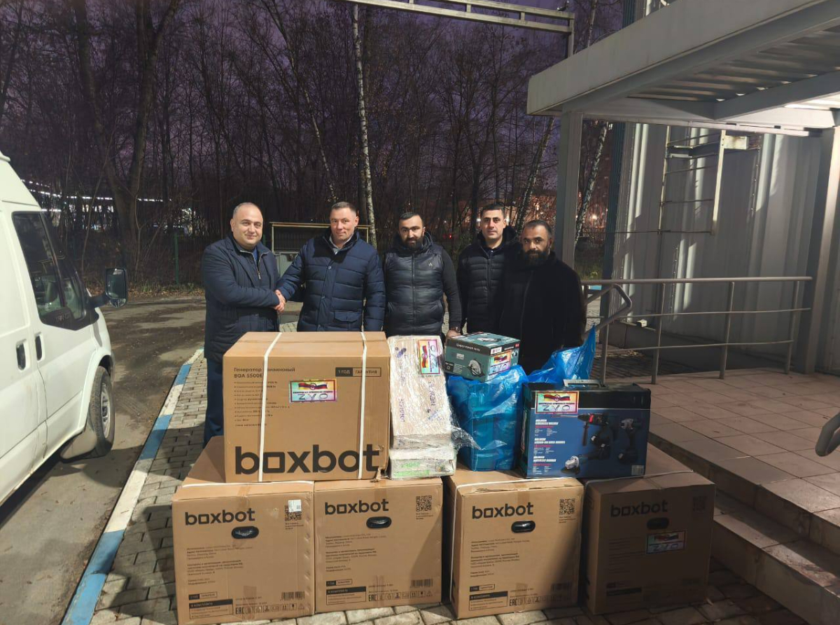  Около 100 коробок антисептиков и пять генераторов передали бойцам СВО жители Люберец