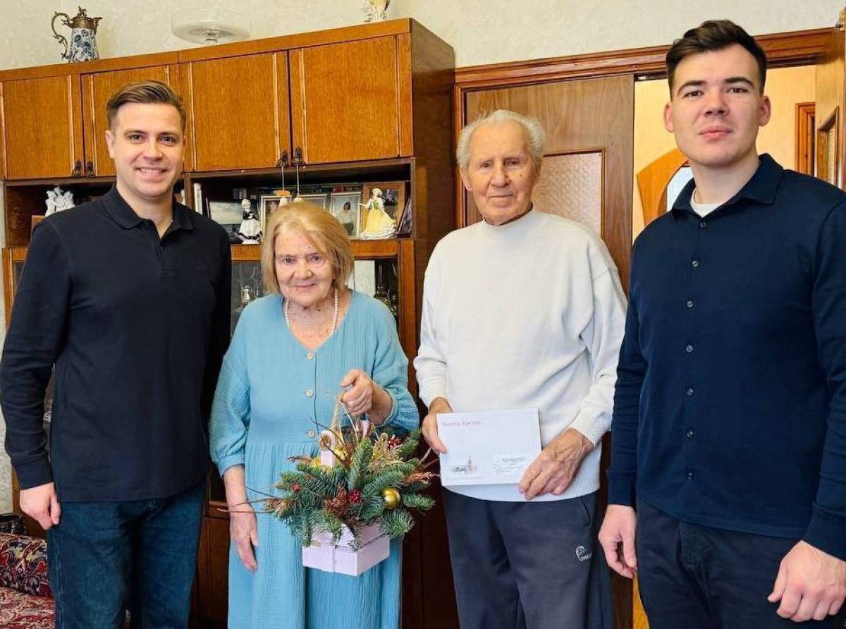 Труженика тыла поздравили с 94-летием в Томилино