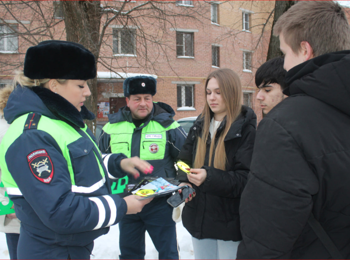 Акцию «Засветись, стань заметнее на дороге!» провели автоинспекторы в Люберцах