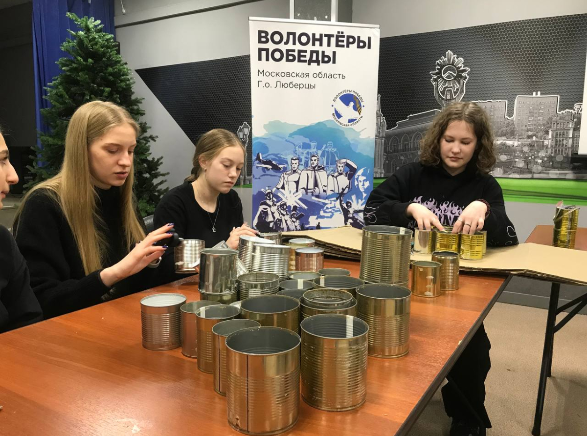 Более 300 заготовок для окопных свечей сделали люберецкие волонтеры в рамках мастер-класса