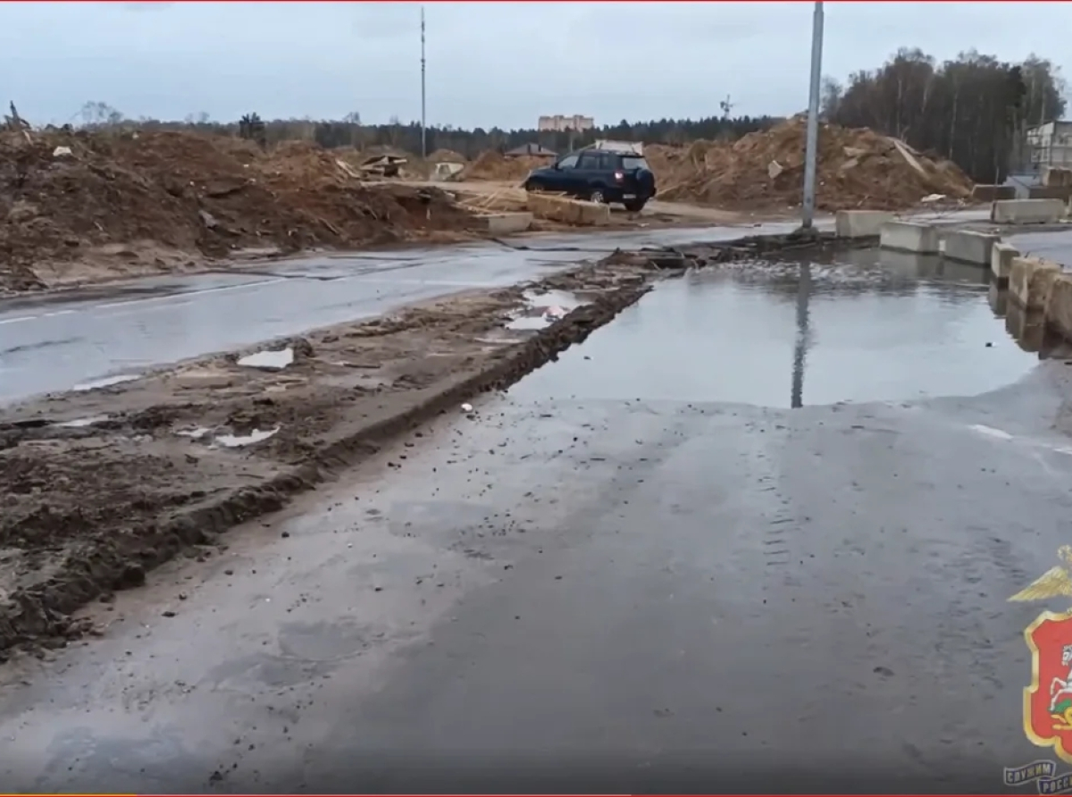 Установили водителя, который сливал жидкость из ассенизаторской машины вблизи жилого района в Томилино