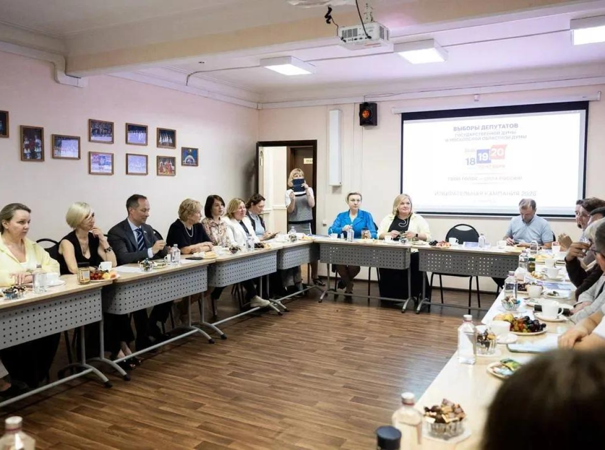 Обсудили реализацию Указа Президента о статусе учителя и развитие образования в Люберцах