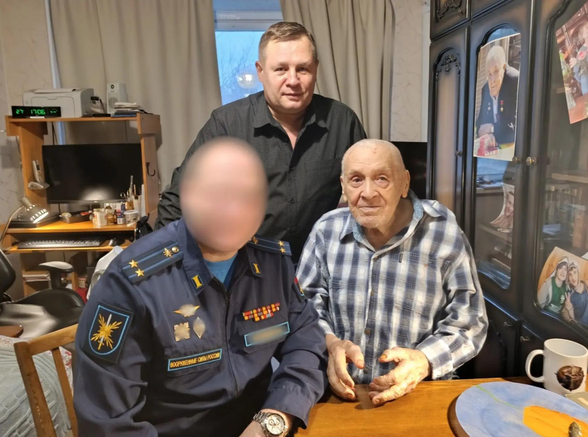 Дмитрий Крестинин навестил Героя Советского Союза Николая Бездетнова