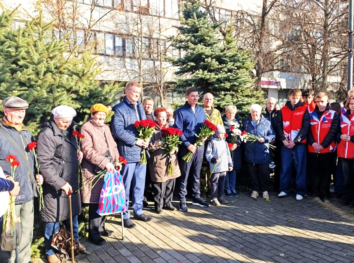 Родные репрессированных из Люберец и горожане возложили цветы к памятнику